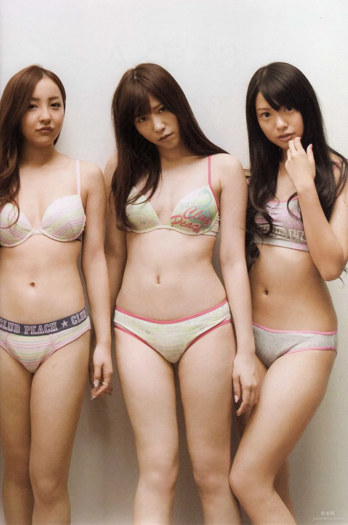 日本AKB48女子組合《2013 Fashion Book内衣秀》寫真集 18