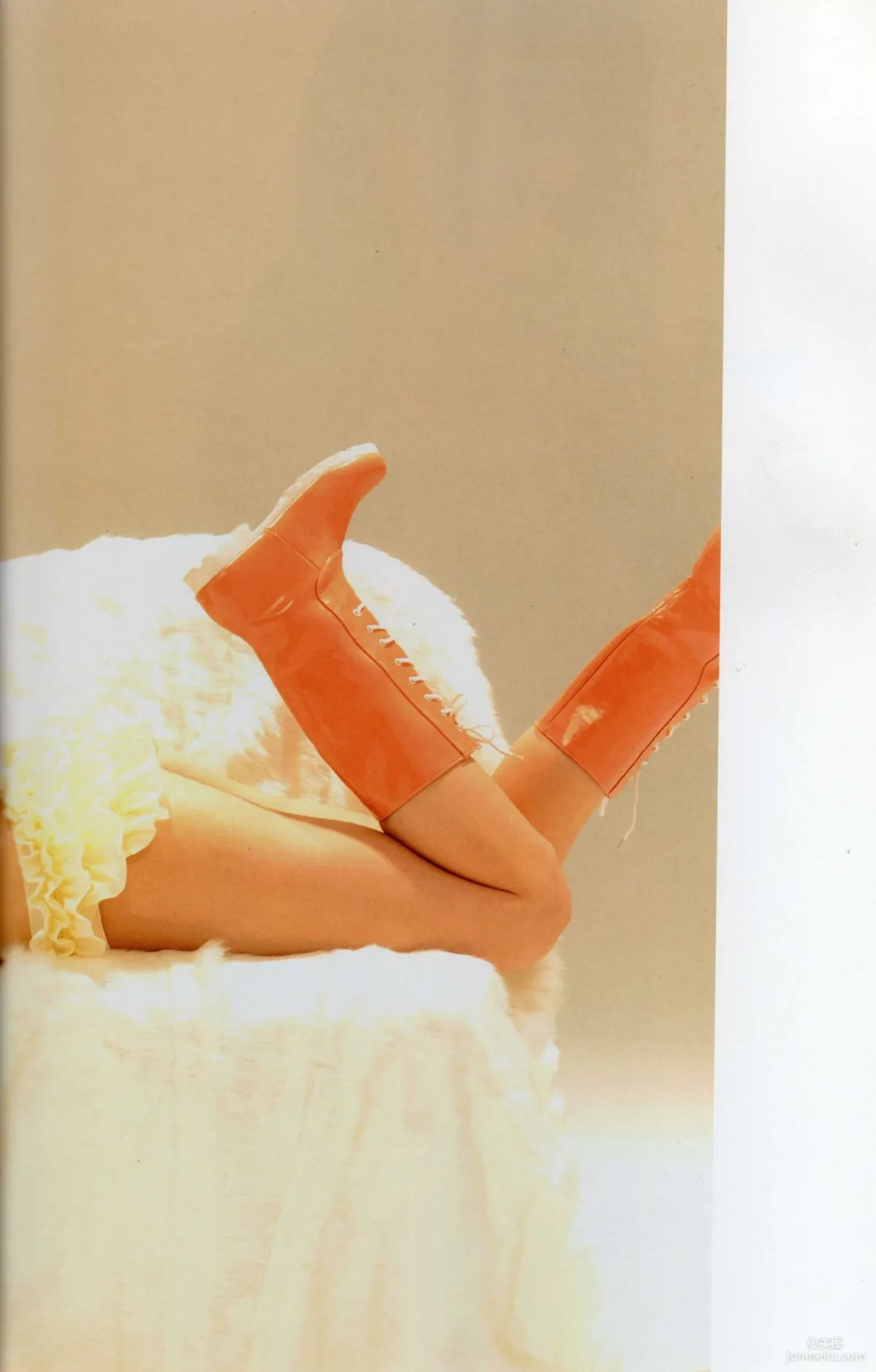 日本AKB48女子組合《2013 Fashion Book内衣秀》寫真集 22