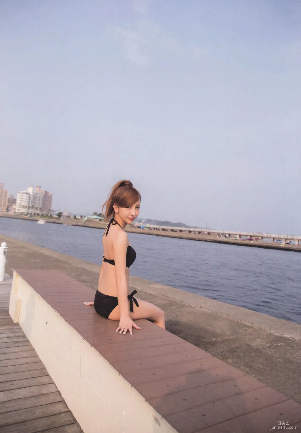 闆野友美 AKB48卒業記念《Tomochin ともちん》寫真集 13