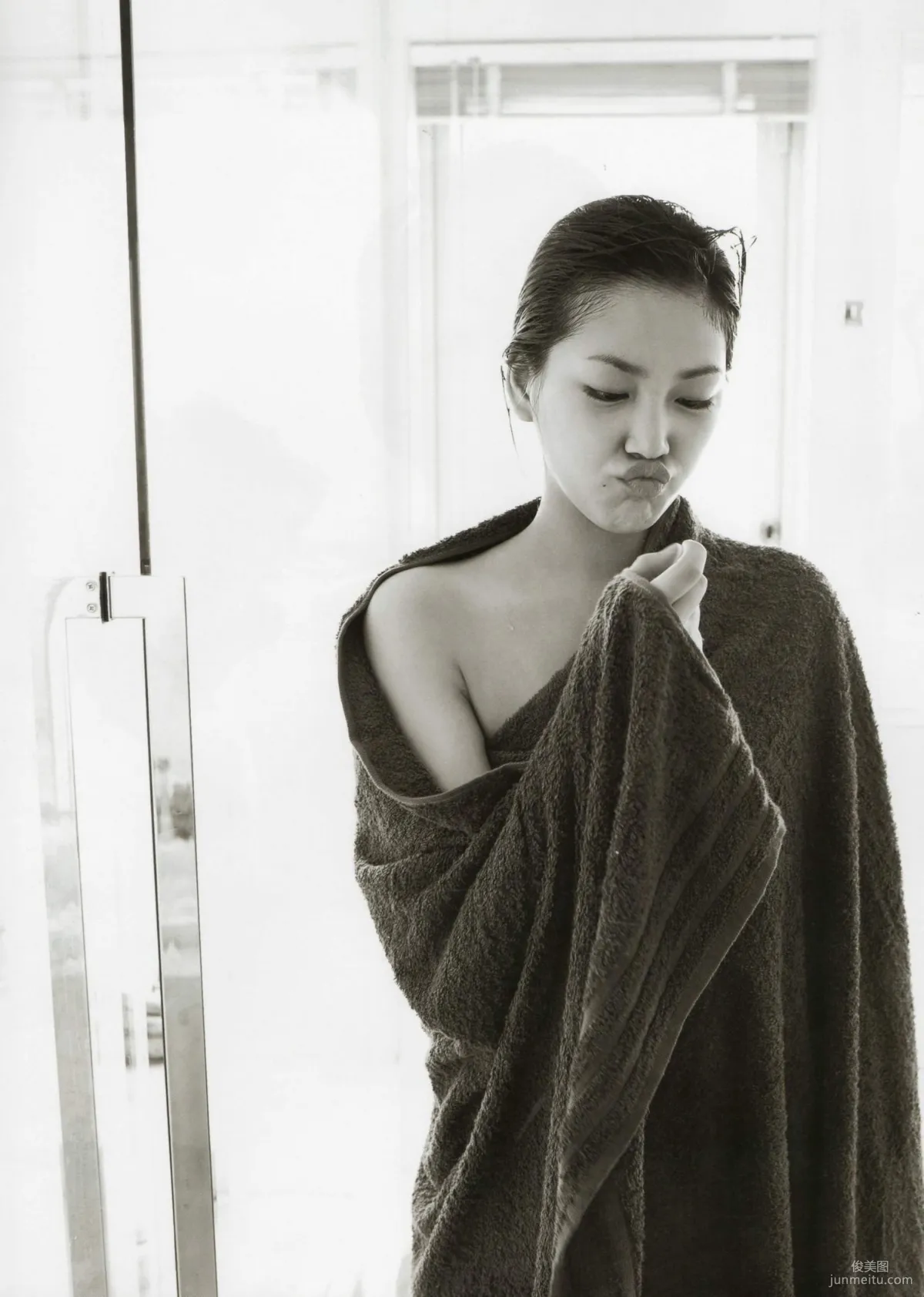 Seika Taketomi 竹富聖花 《A message from OWL》寫真集 46