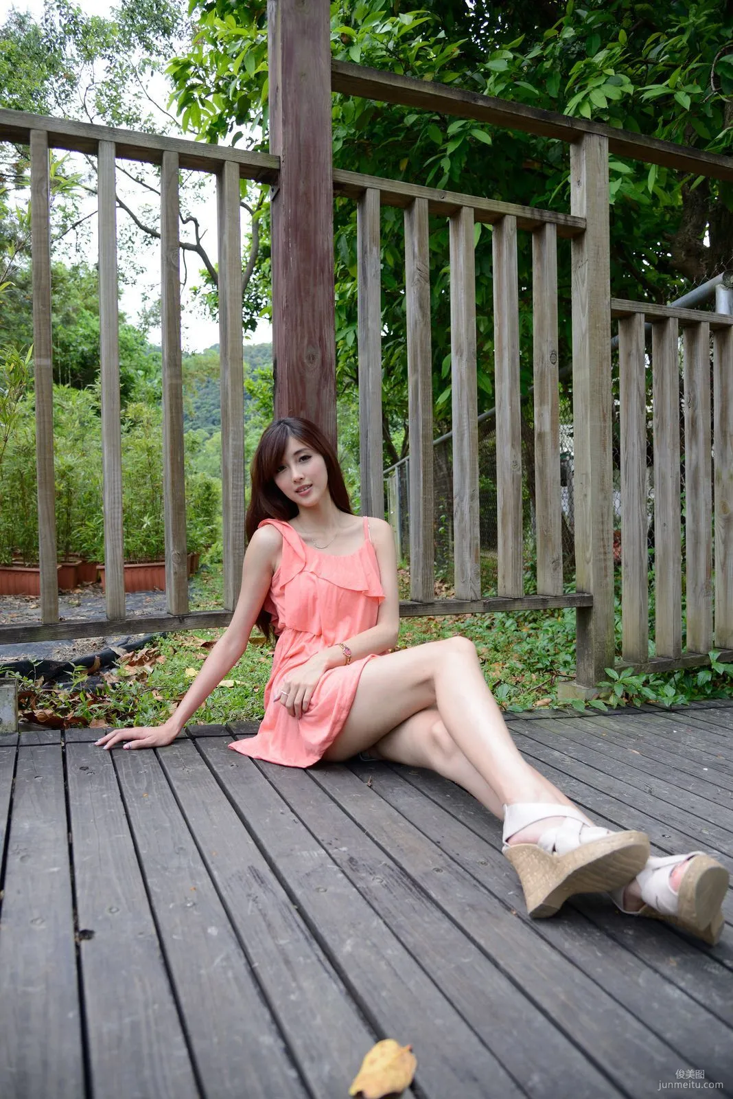 Kila晶晶/廖挺伶《粉色連衣裙外拍》寫真集 9