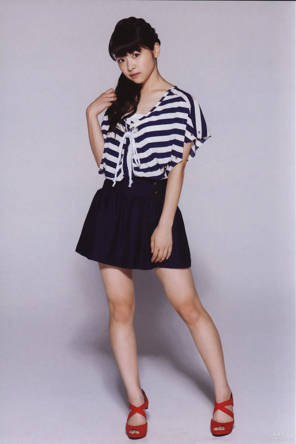 日本美少女組合Juice=Juice《OFFICIAL PHOTO BOOK》寫真集 25
