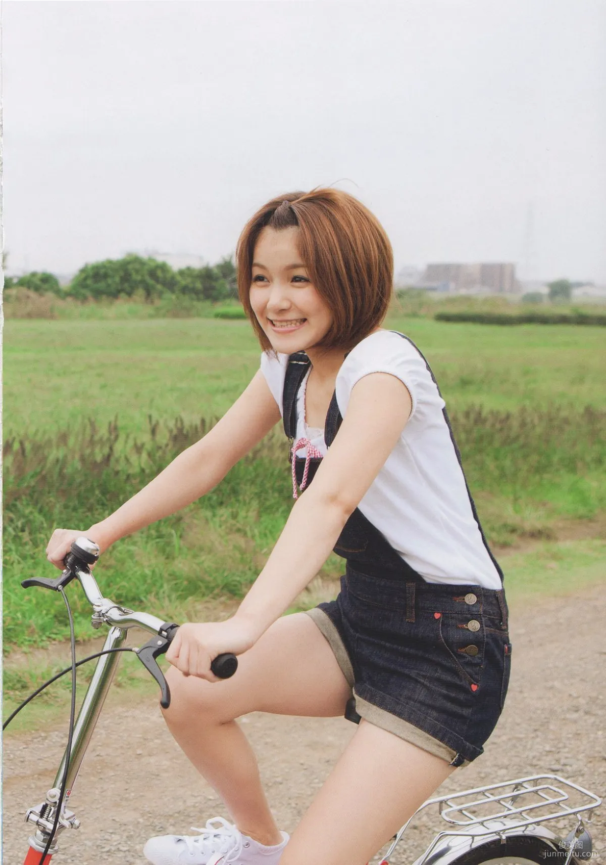 Aika Mitsui 光井愛佳 1stソロ《 愛佳》寫真集 14