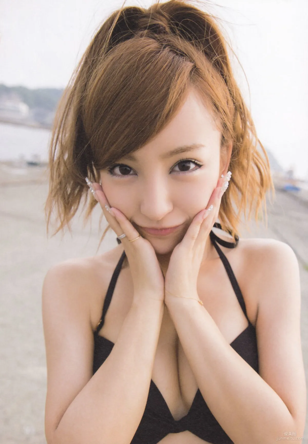 闆野友美 AKB48卒業記念《Tomochin ともちん》寫真集 16