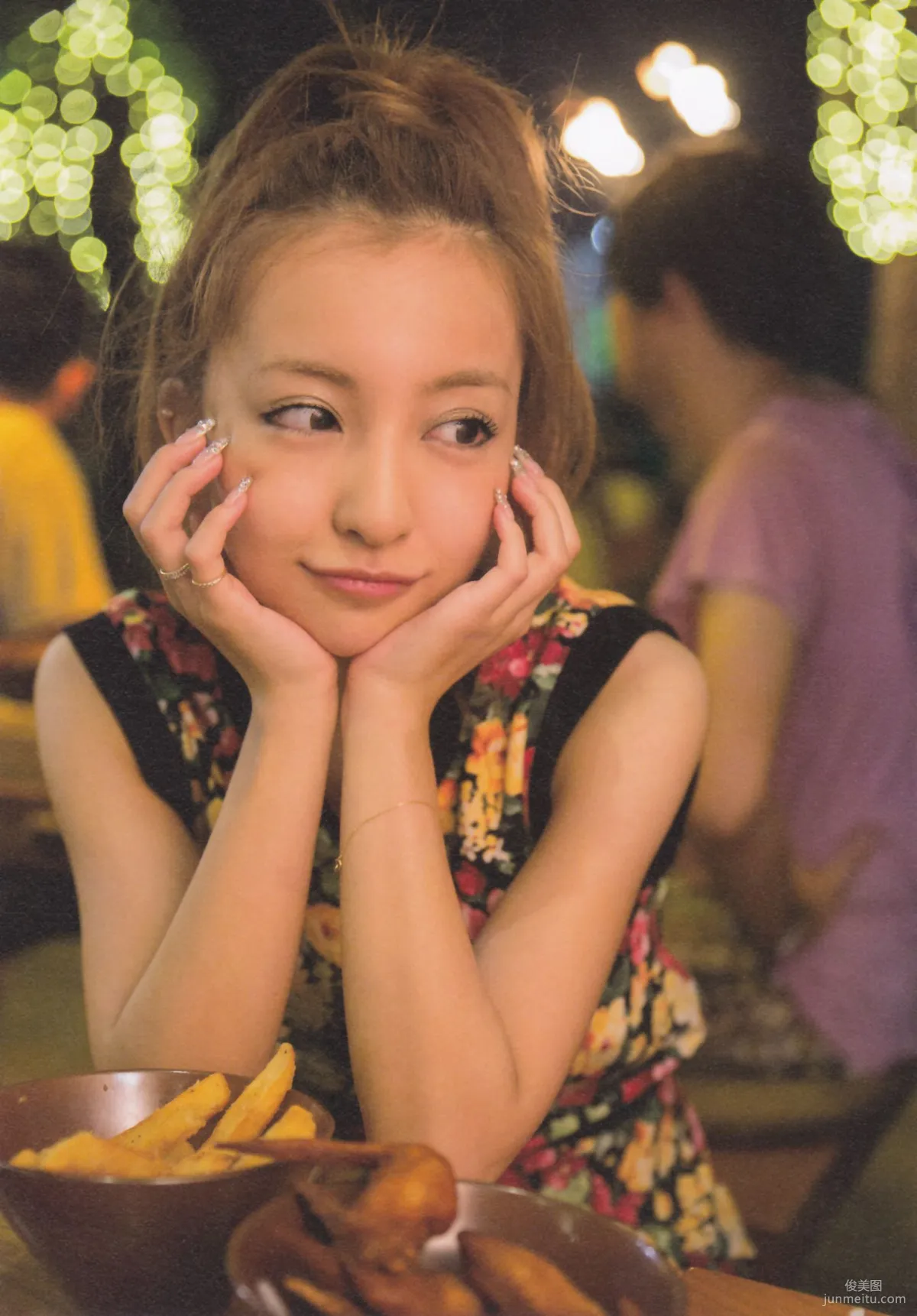 闆野友美 AKB48卒業記念《Tomochin ともちん》寫真集 28