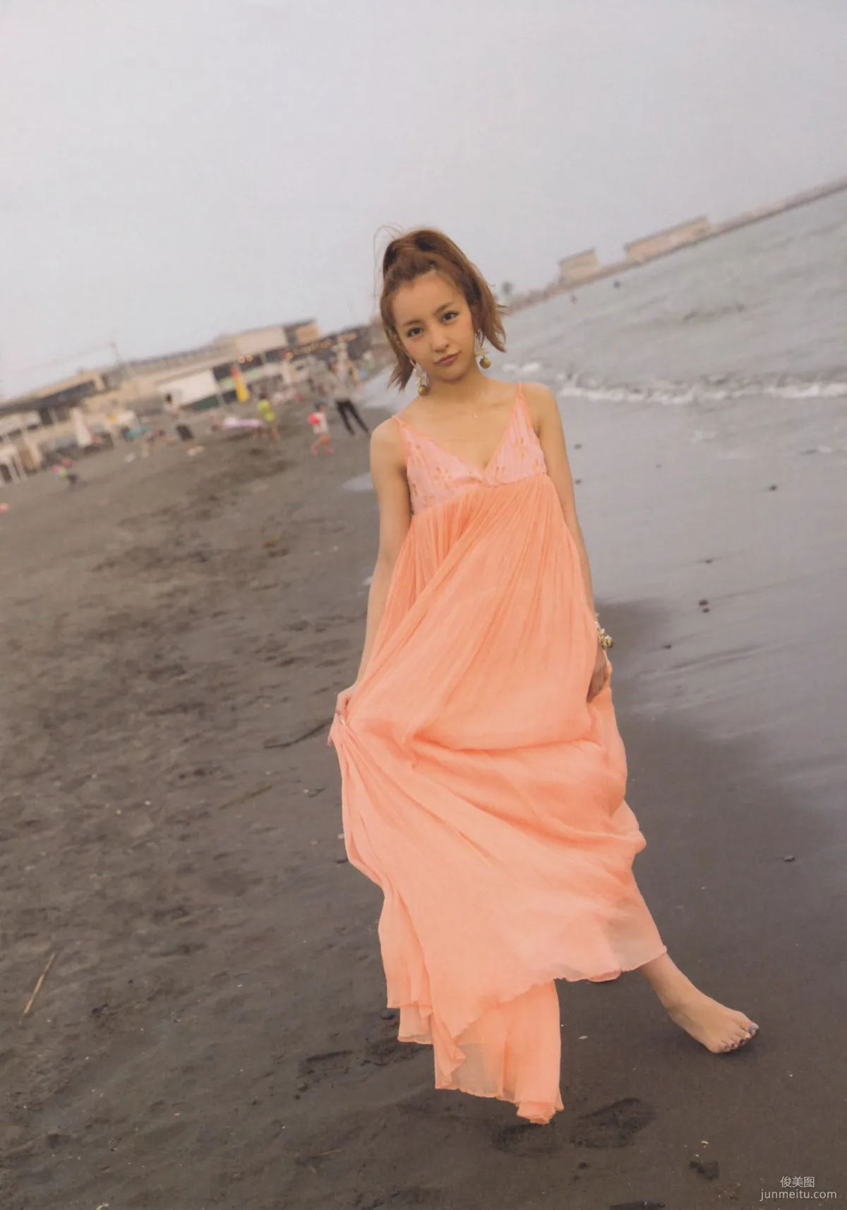 闆野友美 AKB48卒業記念《Tomochin ともちん》寫真集 20