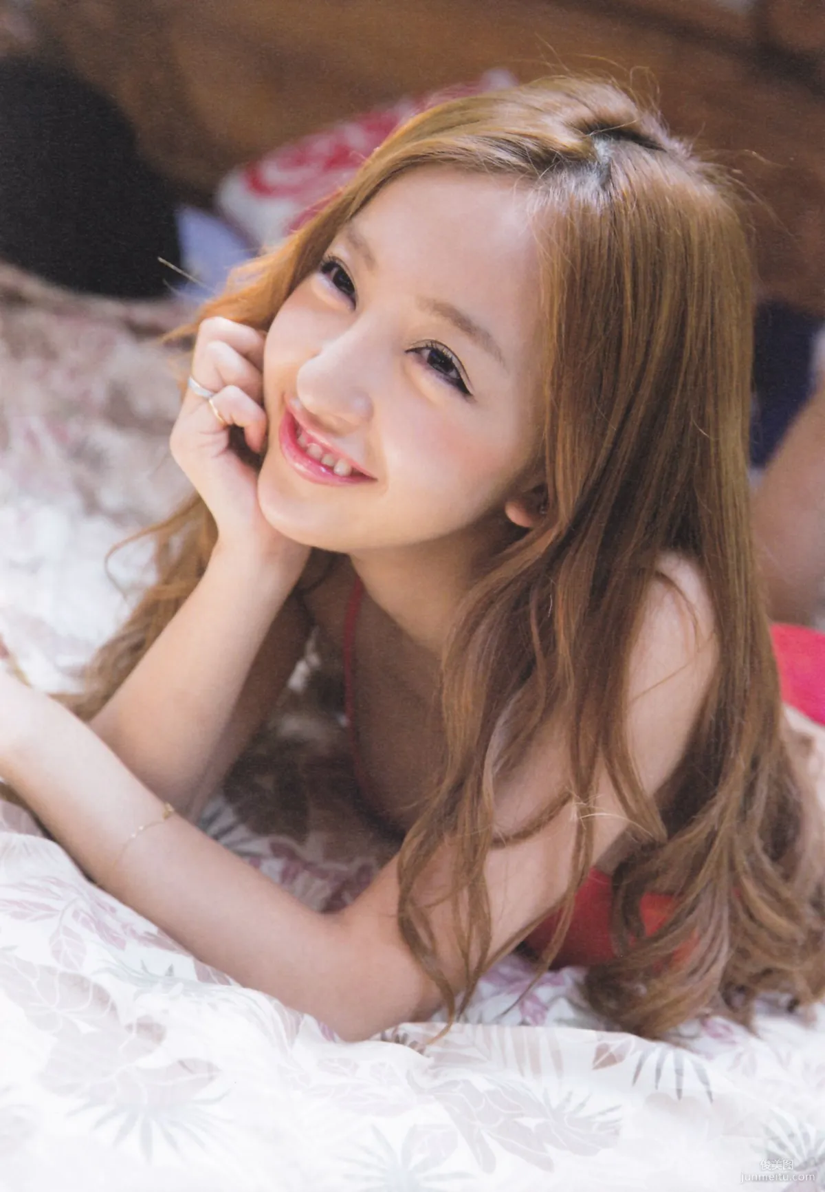 闆野友美 AKB48卒業記念《Tomochin ともちん》寫真集 96
