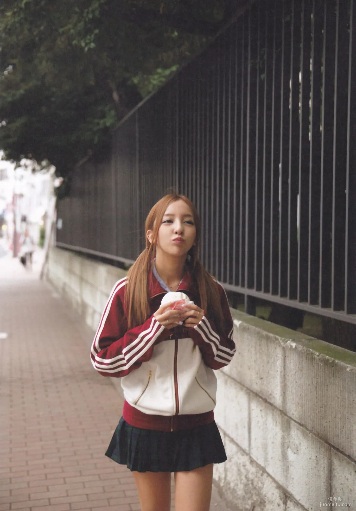 闆野友美 AKB48卒業記念《Tomochin ともちん》寫真集 89