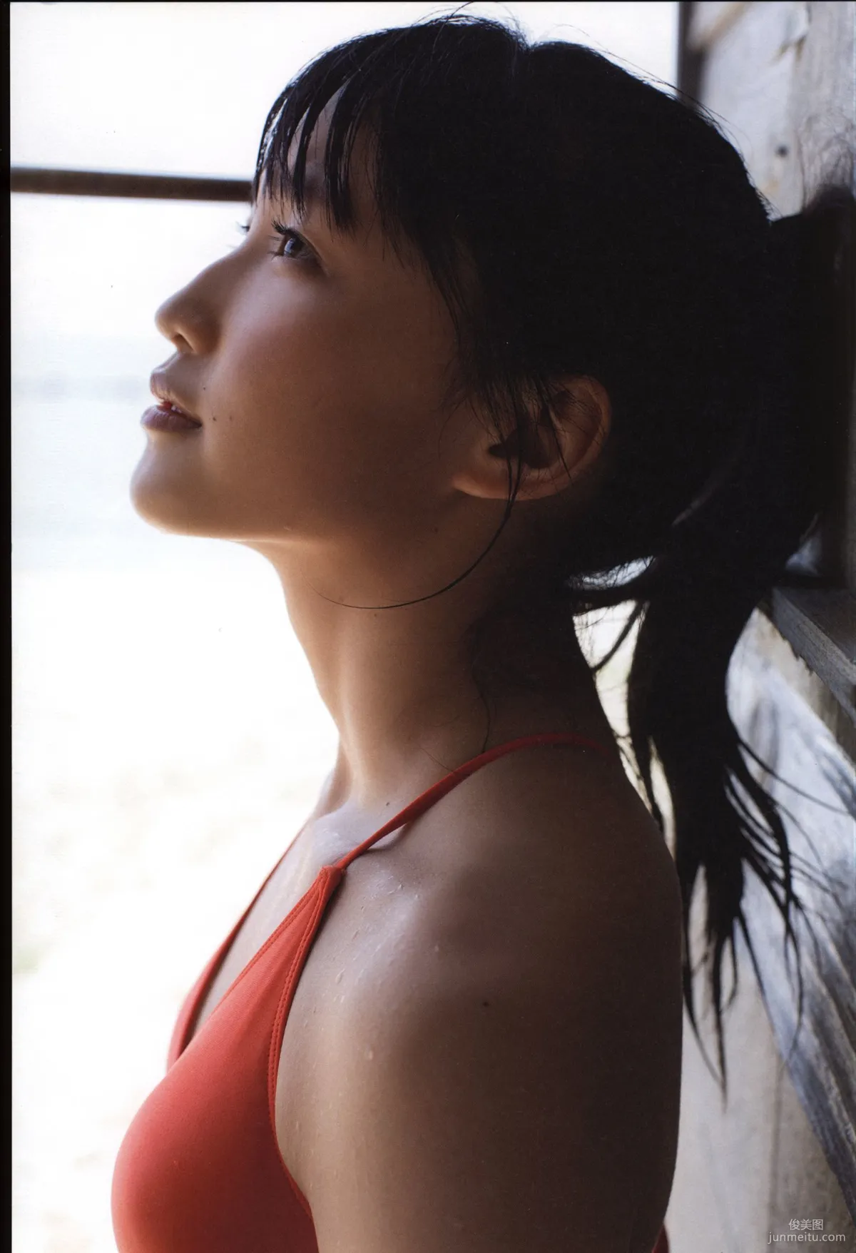Riho Sayashi 鞘師裡保《太陽》寫真集 15