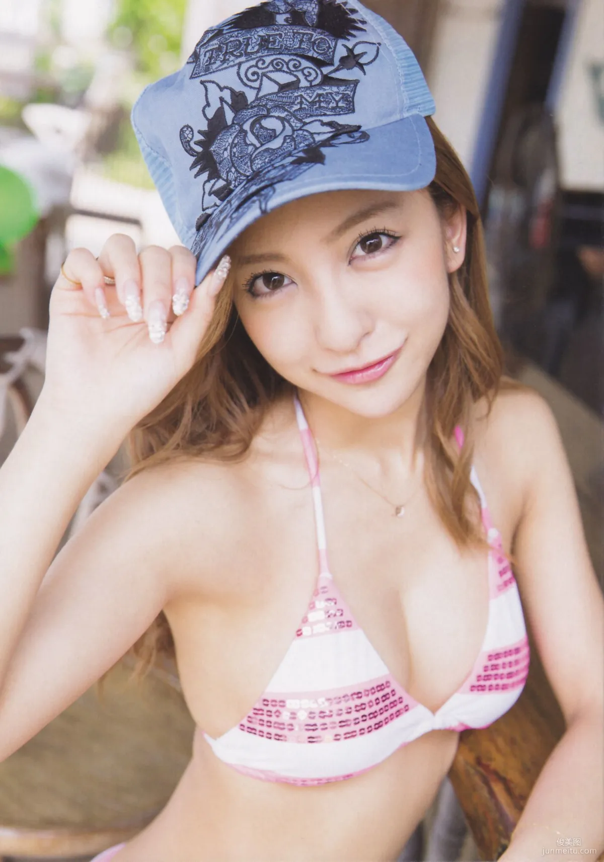 闆野友美 AKB48卒業記念《Tomochin ともちん》寫真集 40