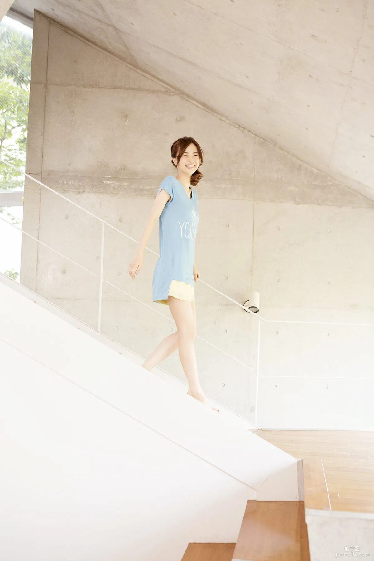 Rina Aizawa 逢沢りな《Precious Morning》写真集2