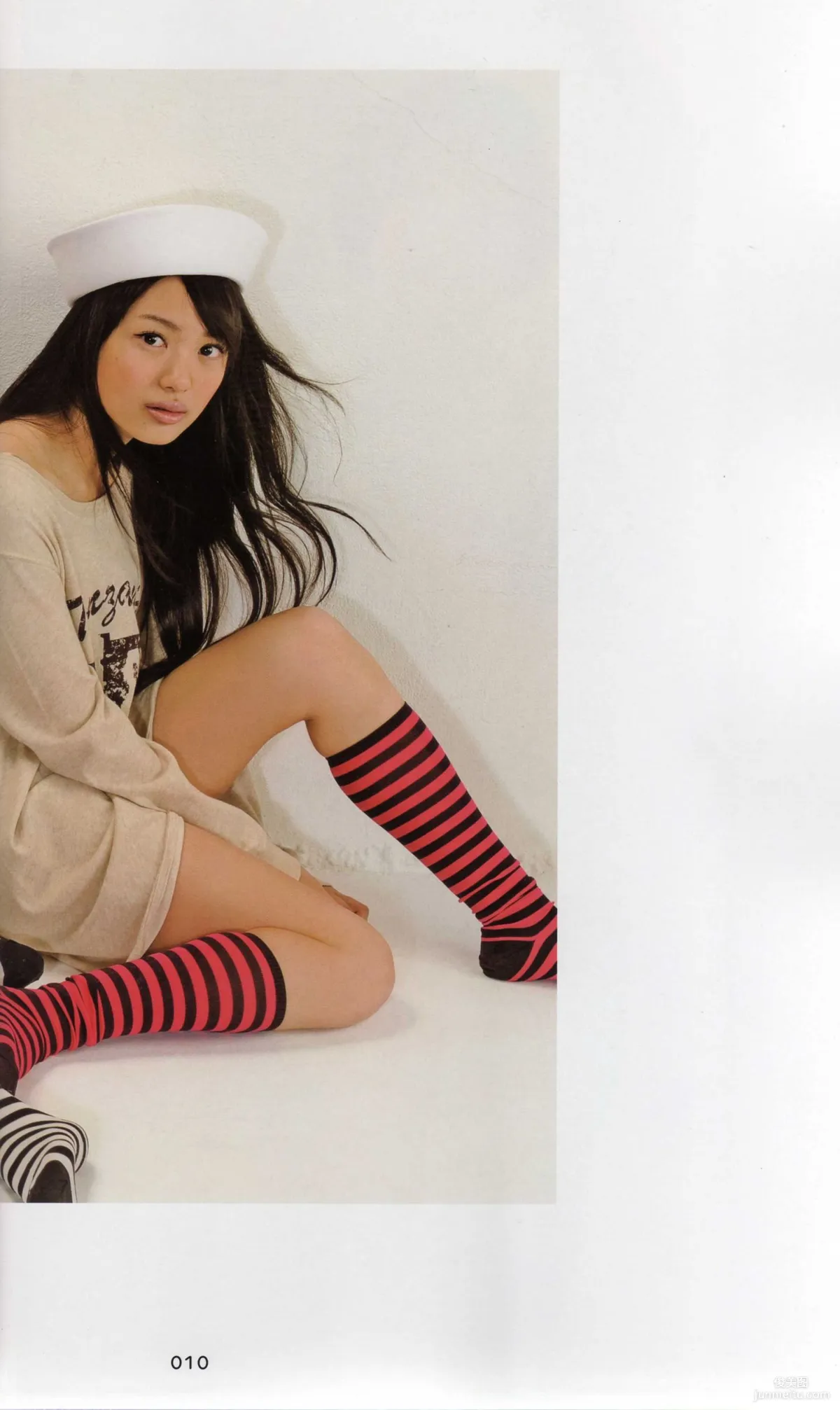 日本AKB48女子組合《2013 Fashion Book内衣秀》寫真集 8