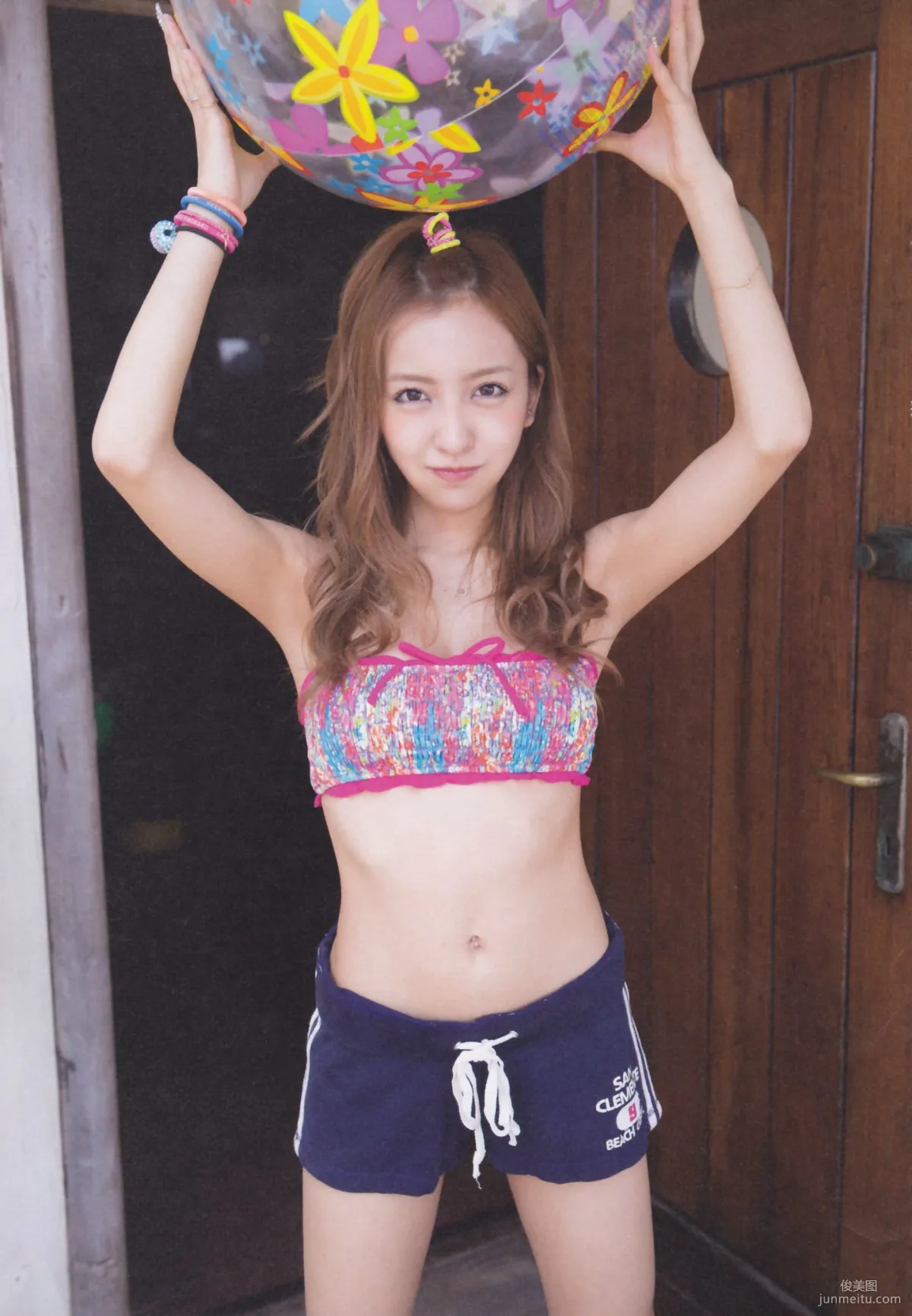 闆野友美 AKB48卒業記念《Tomochin ともちん》寫真集 36