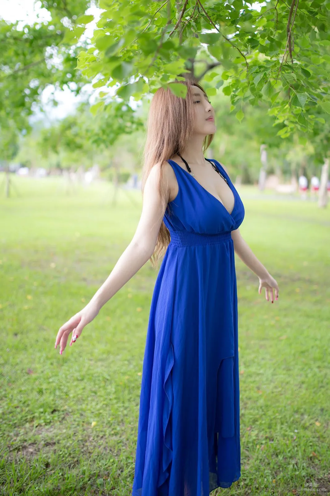 台灣趙芸Syuan《極品藍色長裙女神》寫真集 24