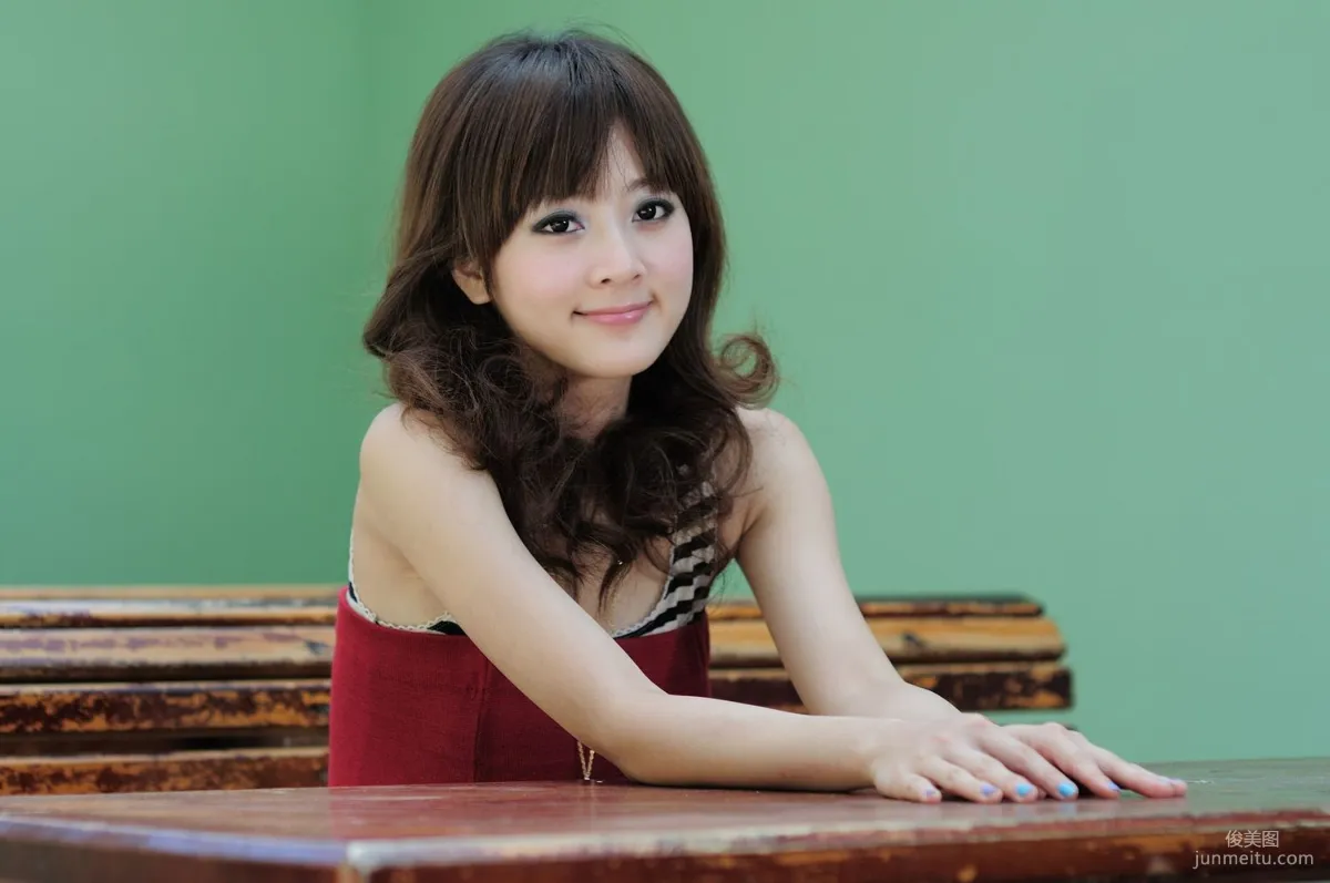果子Mikako《台大法商學院外拍》寫真集 8