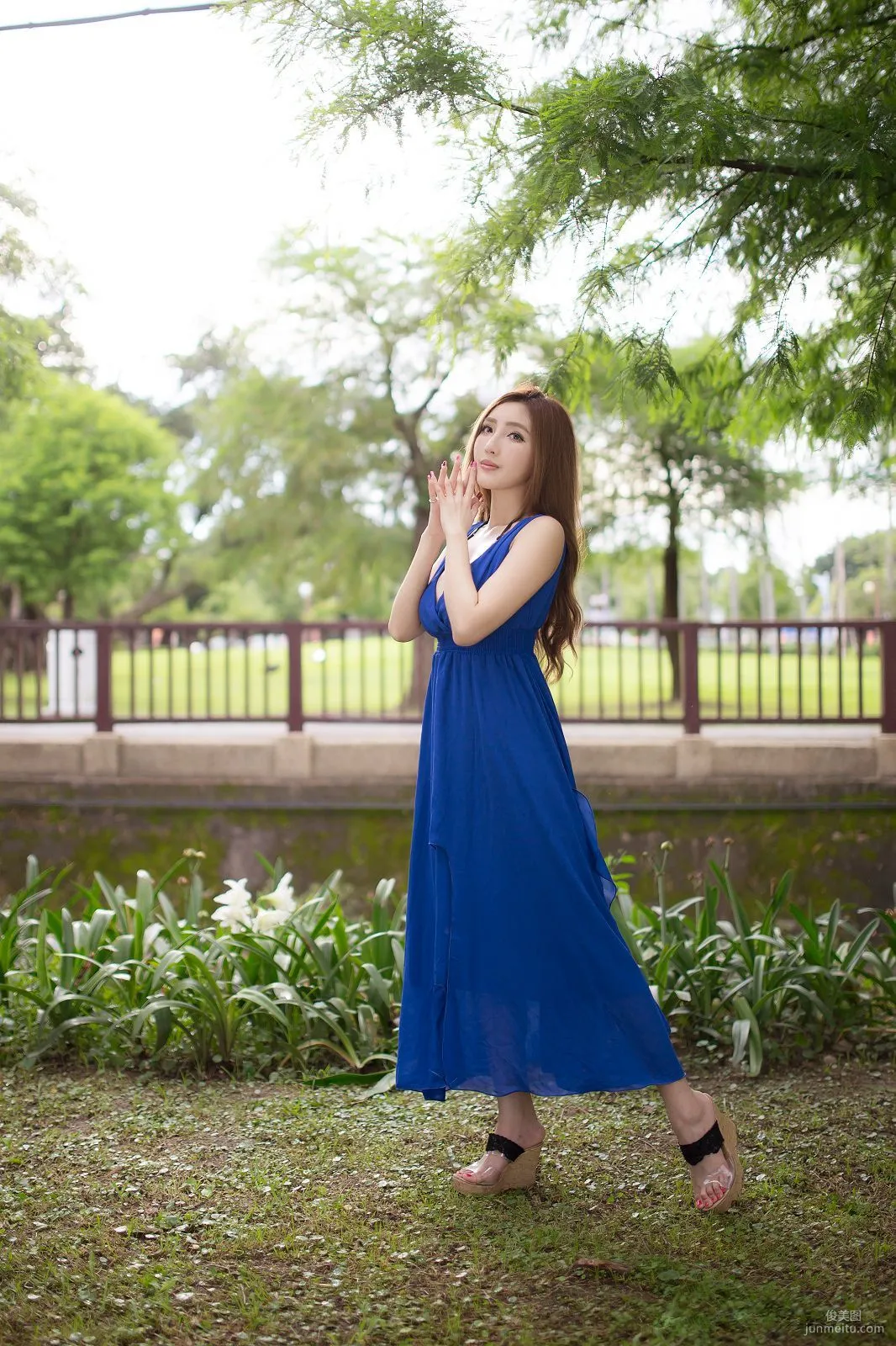台灣趙芸Syuan《極品藍色長裙女神》寫真集 44