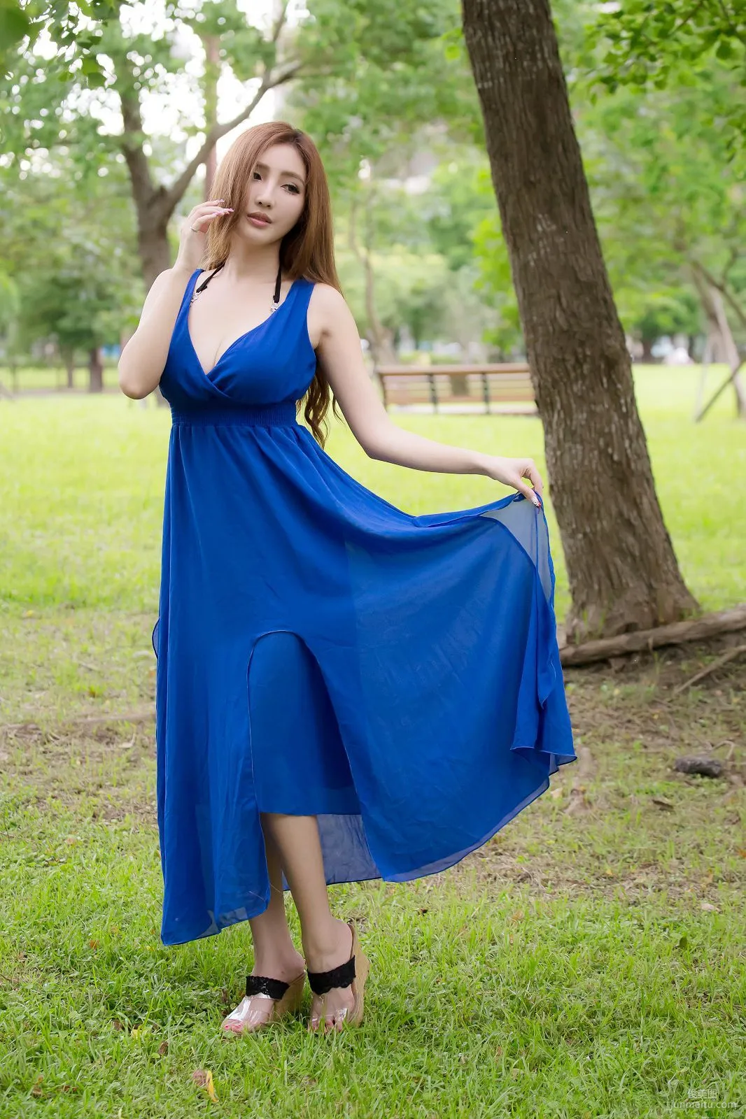 台灣趙芸Syuan《極品藍色長裙女神》寫真集 11