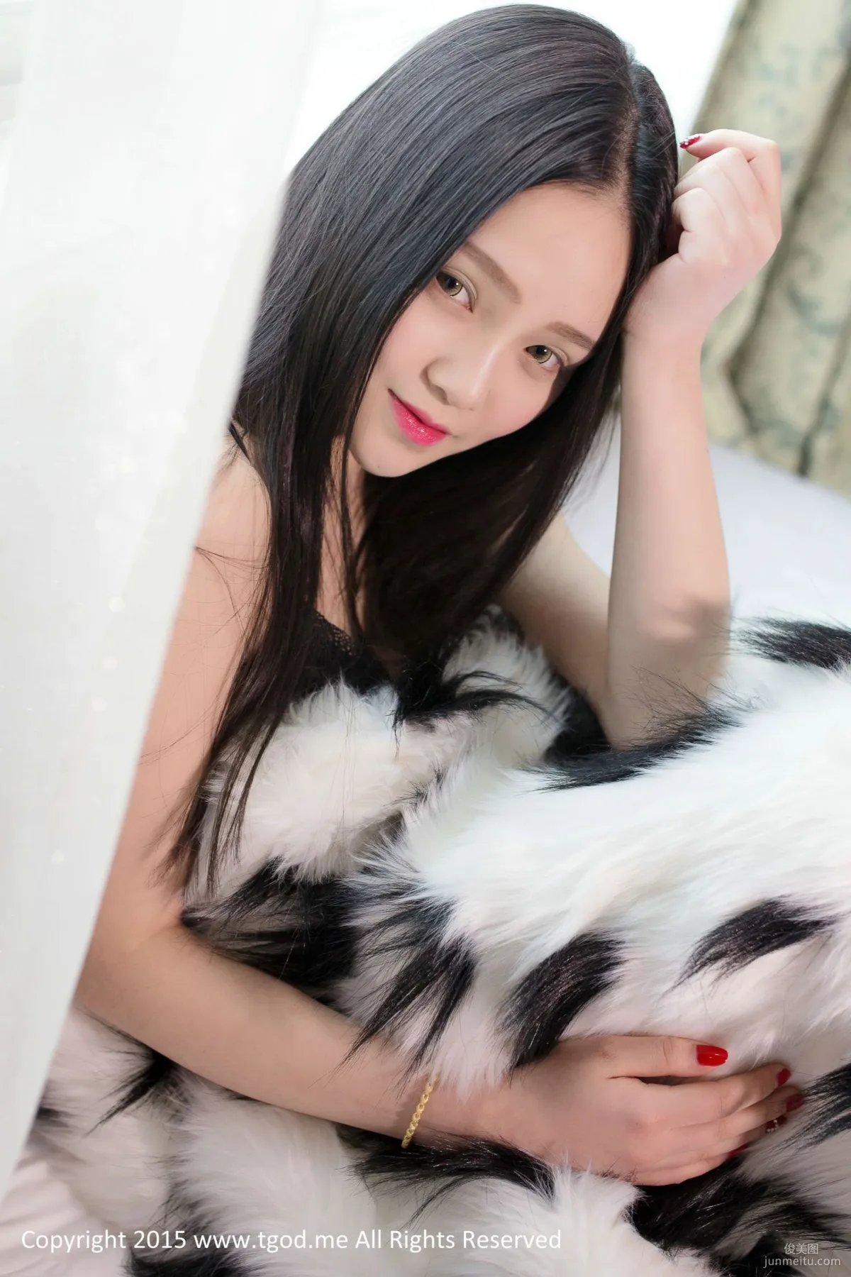 可爱女神佩佩Cassie 《皮草VS白衬衣》  [TGOD推女神] 写真集25