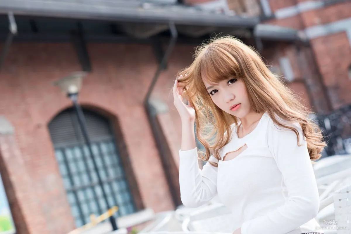 台灣美女黃镫娴Neko《信義外拍》寫真集 35