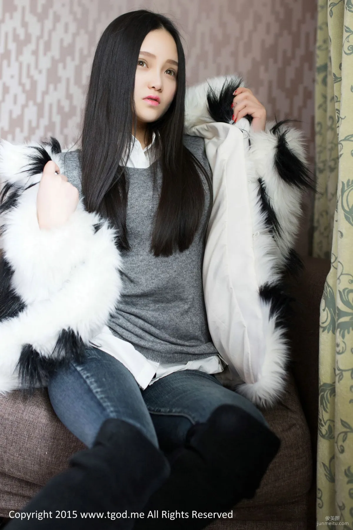 可爱女神佩佩Cassie 《皮草VS白衬衣》  [TGOD推女神] 写真集2