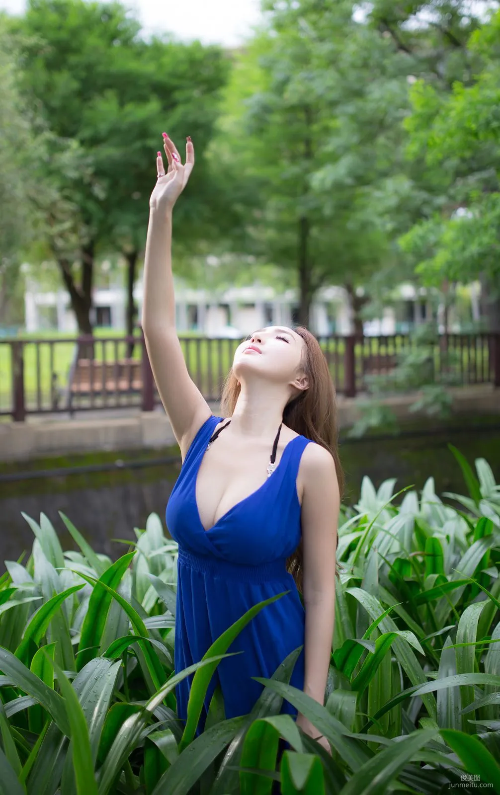 台灣趙芸Syuan《極品藍色長裙女神》寫真集 51