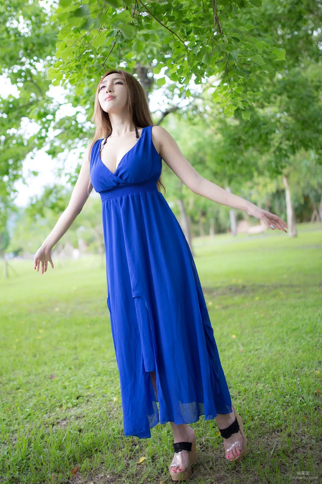 台灣趙芸Syuan《極品藍色長裙女神》寫真集 28