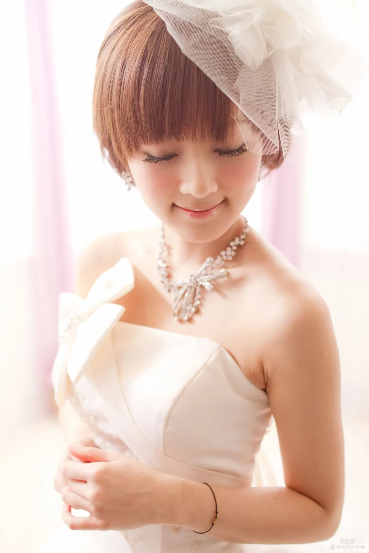 果子MM/张凯洁《棚拍婚纱》写真集1