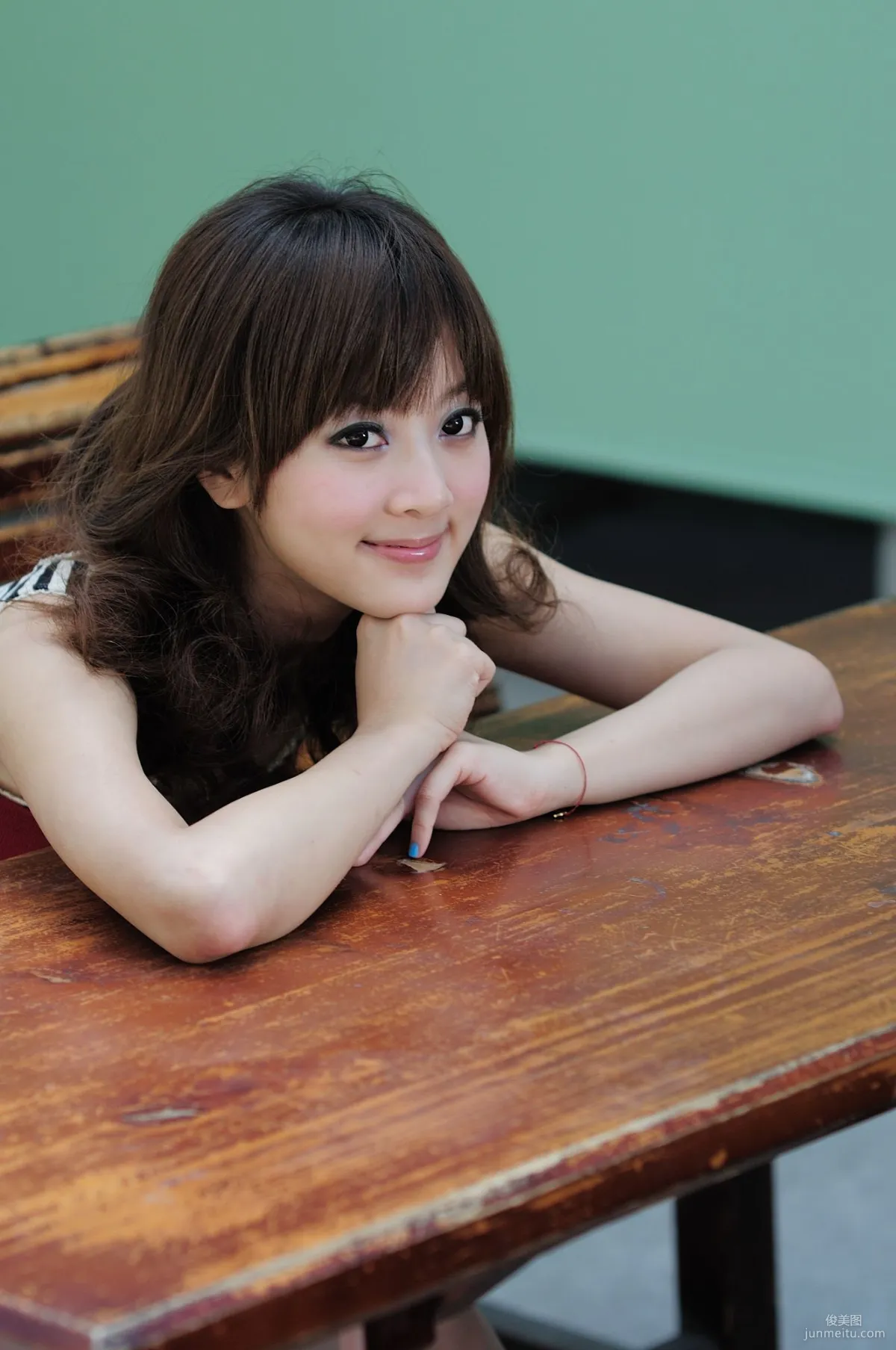 果子Mikako《台大法商學院外拍》寫真集 9