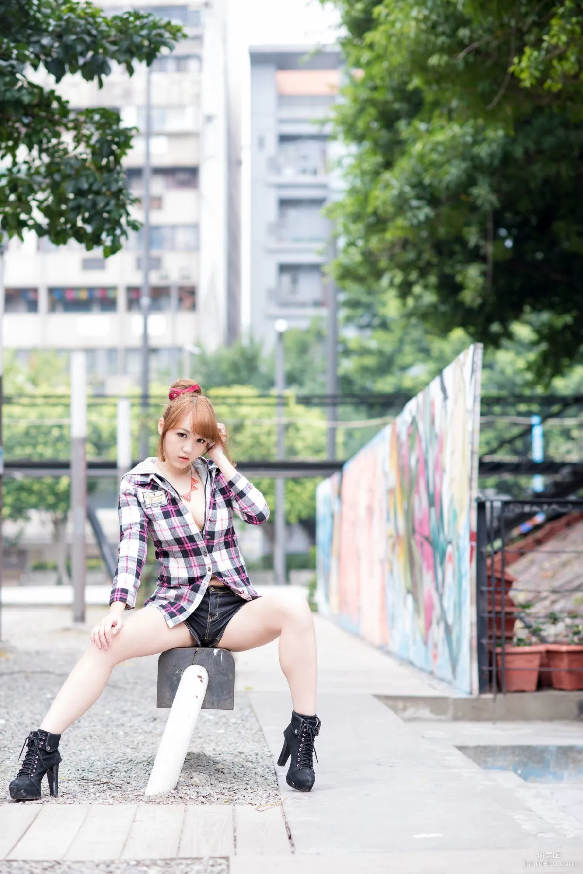 台灣美女黃镫娴Neko《信義外拍》寫真集 27