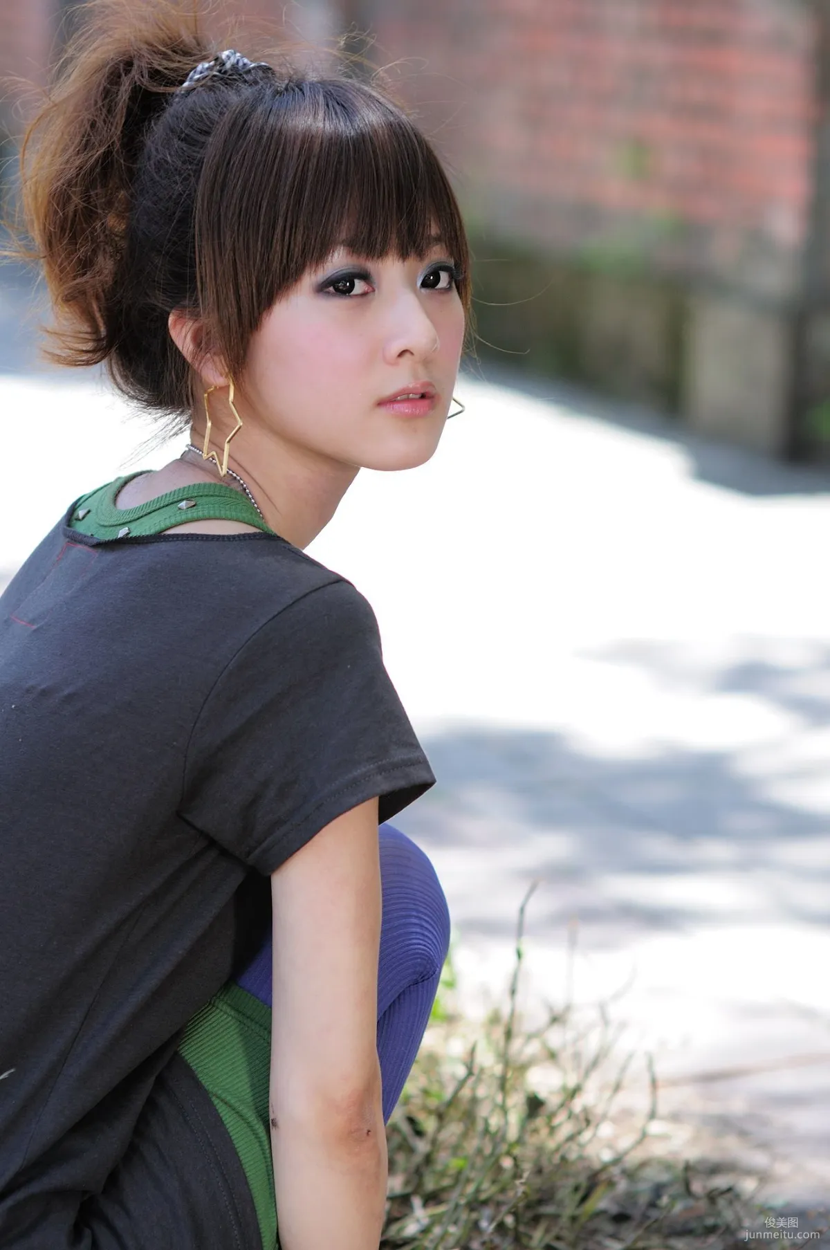 果子Mikako《台大法商學院外拍》寫真集 34