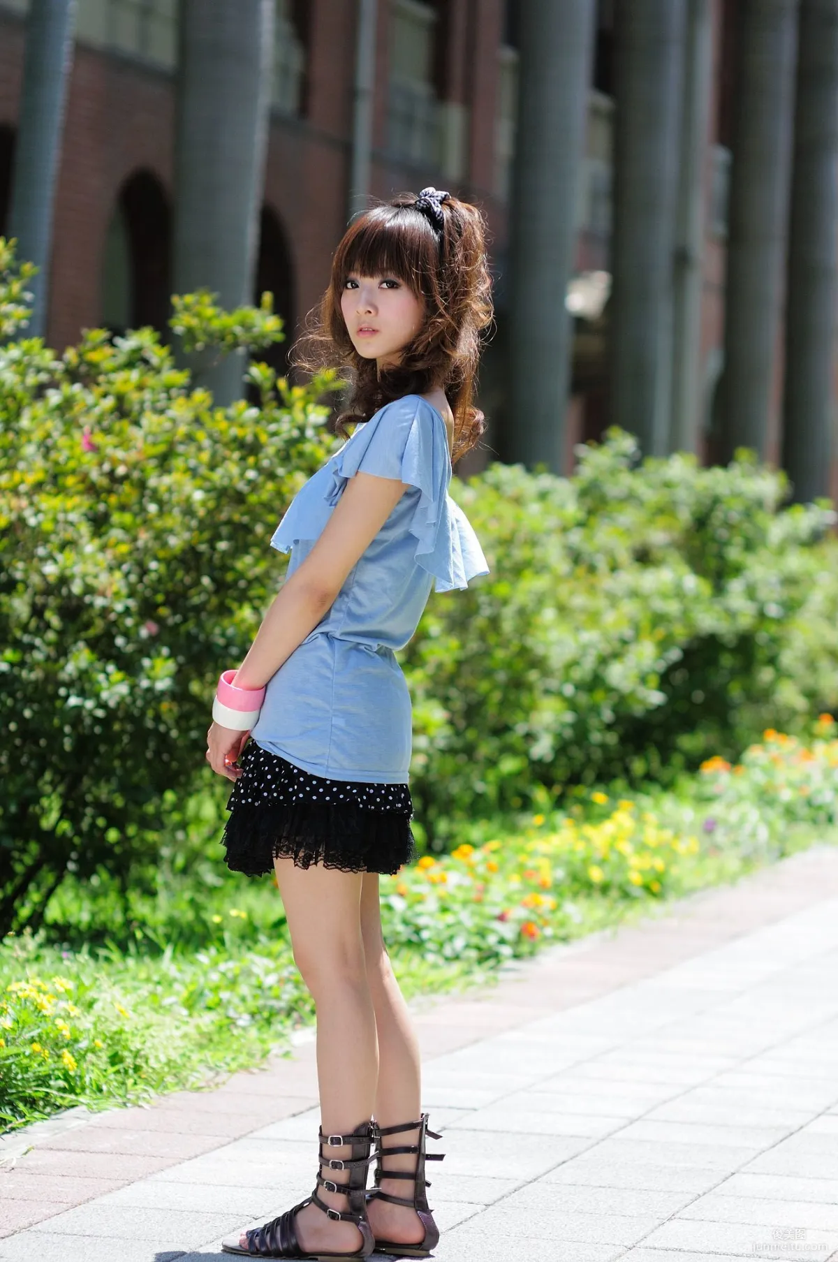 果子Mikako《台大法商學院外拍》寫真集 29