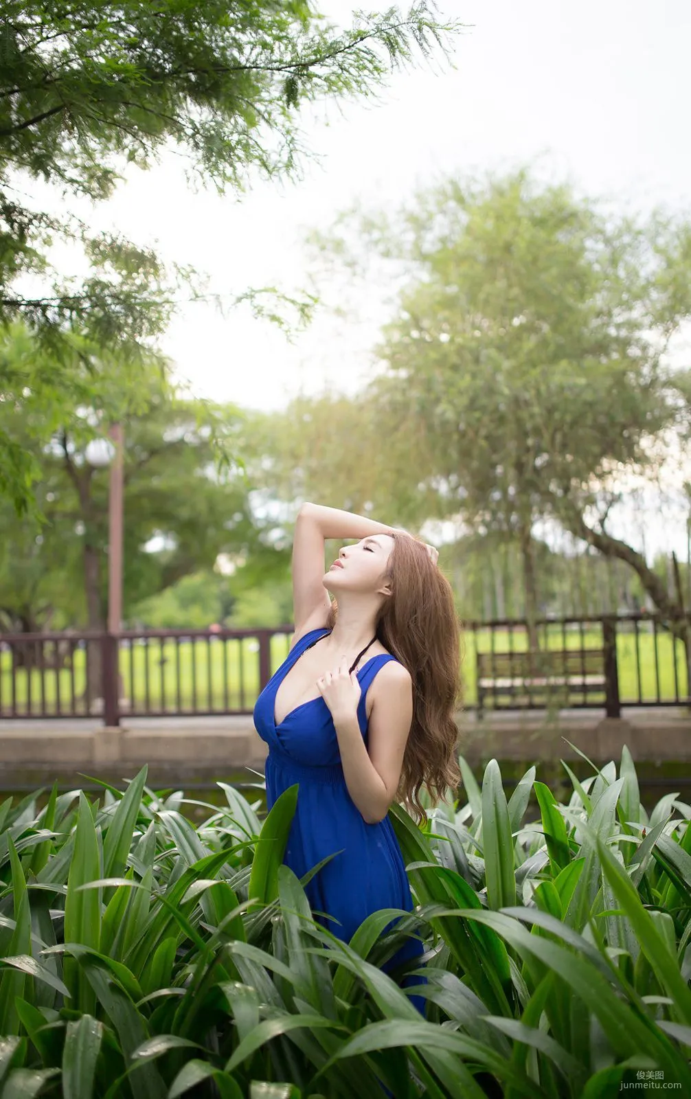 台灣趙芸Syuan《極品藍色長裙女神》寫真集 53