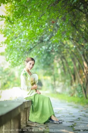 艾希ICE《女神身着清新漢服 從湖畔緩緩走來》 [TGOD推女神] 寫真集