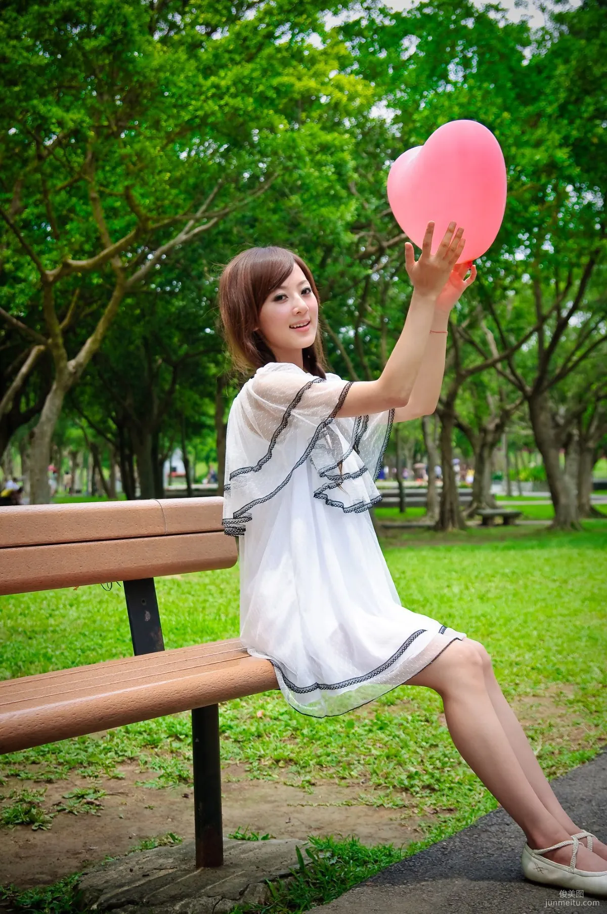 果子MM/張凱潔《大湖公園外拍》寫真集 34