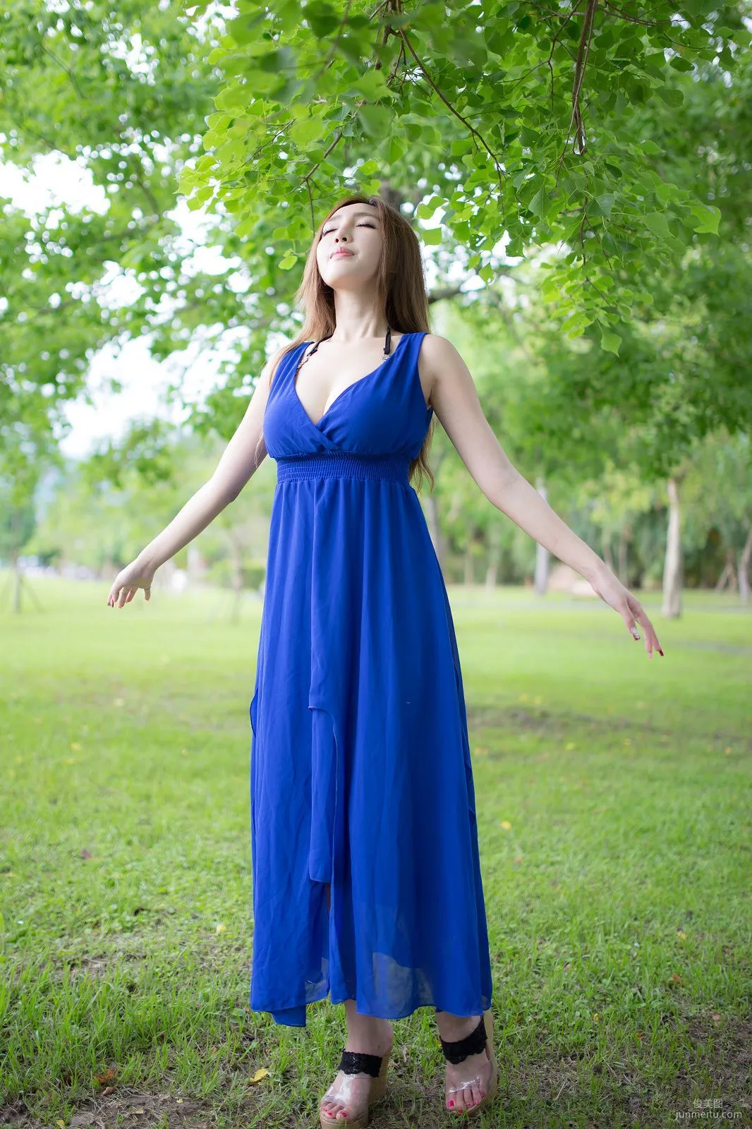 台灣趙芸Syuan《極品藍色長裙女神》寫真集 27