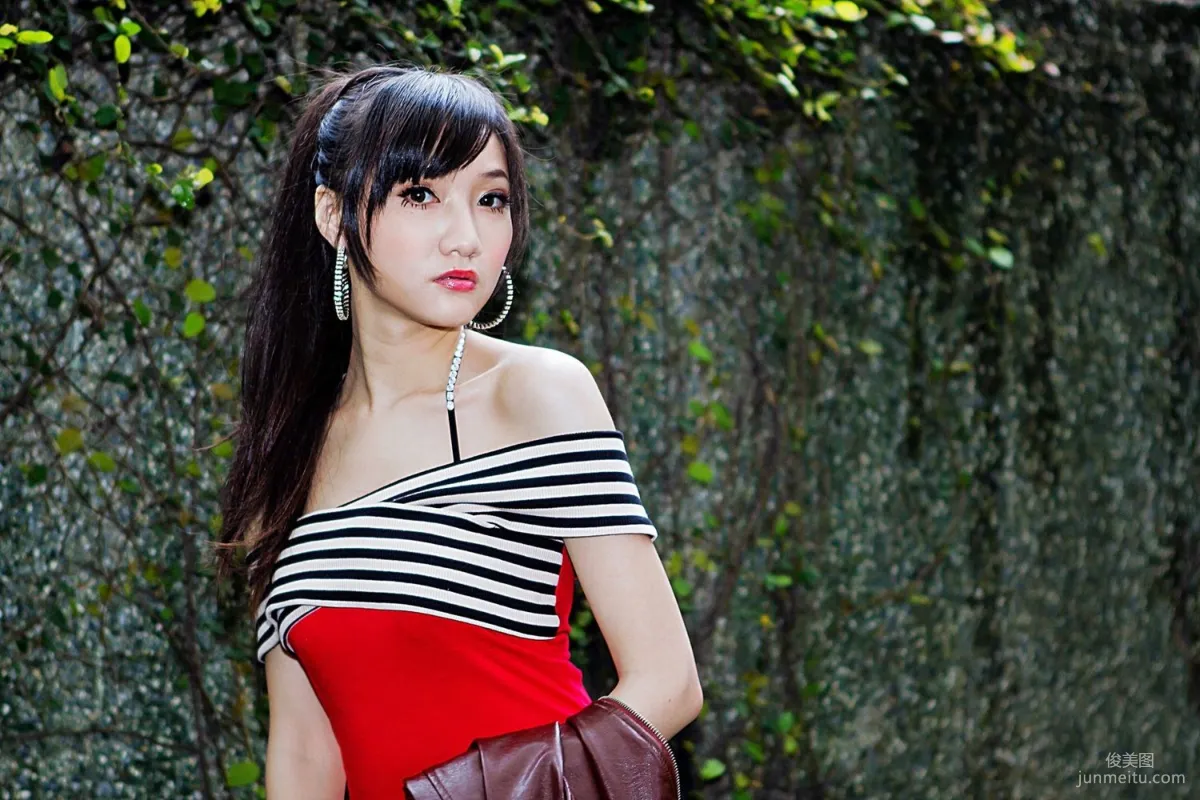 台灣腿模Tina陳思婷《美國街》街拍寫真集 43