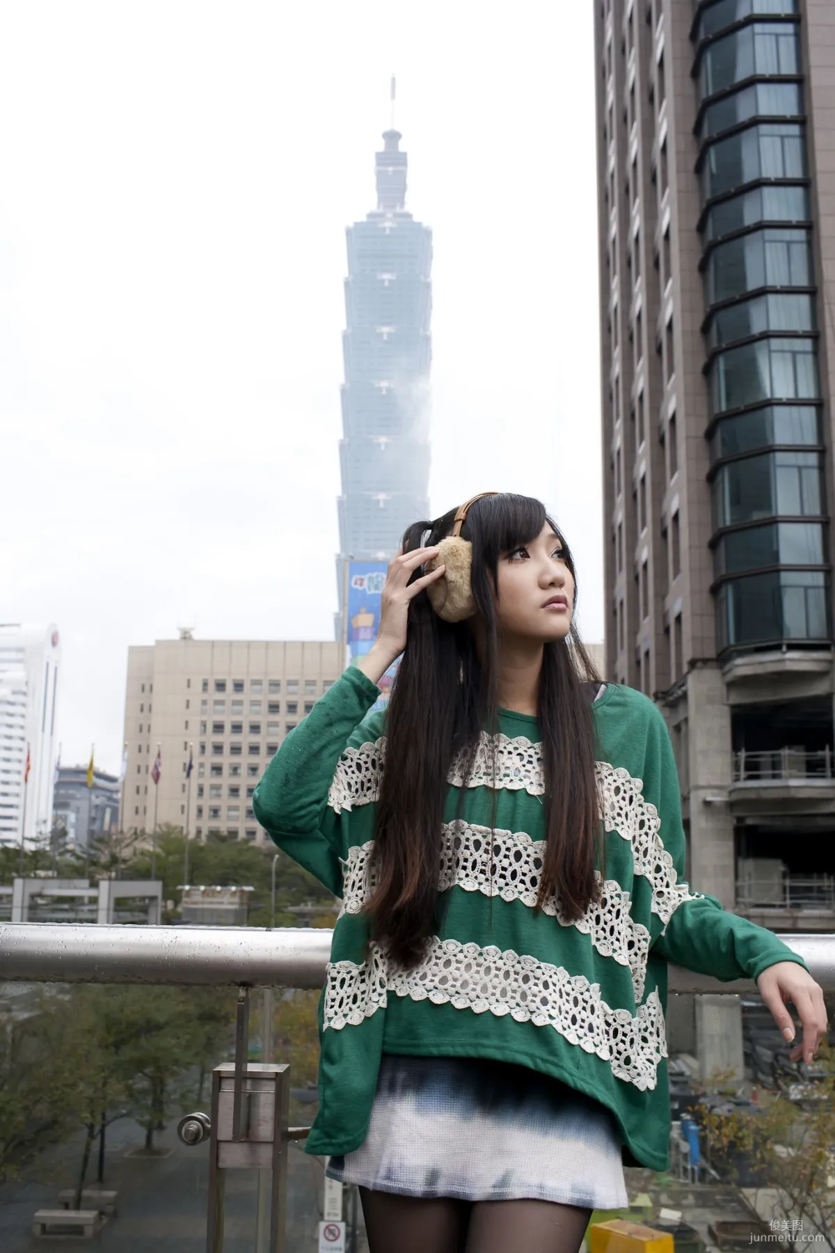 Tina李霜《黑絲街拍圖片》寫真合集 22