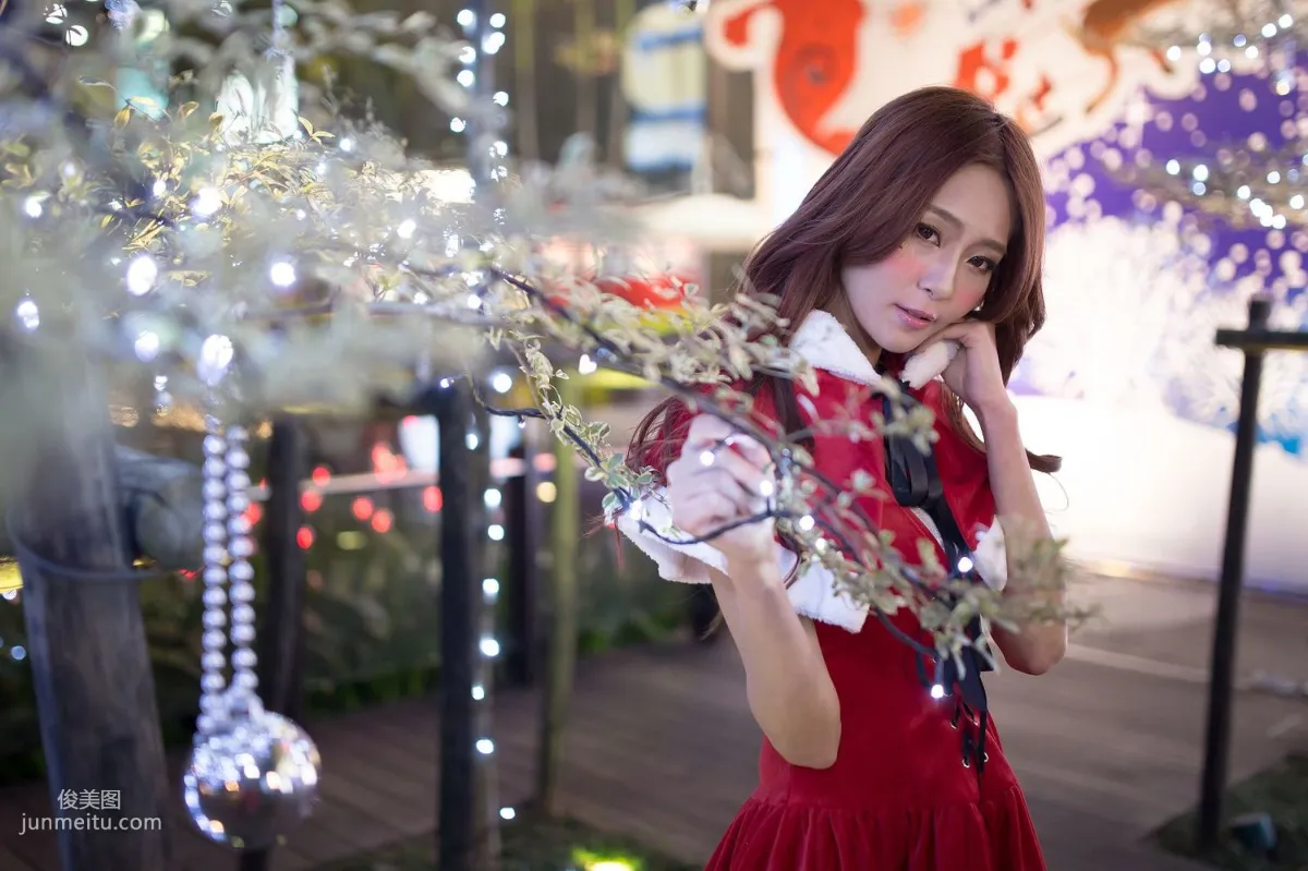 Winnie小雪/莊詠惠《聖誕小短裙夜拍》寫真集 81