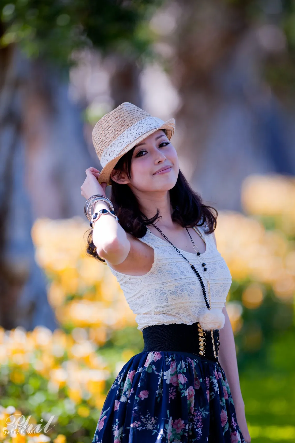 Beautyleg腿模Avy《連衣裙公園外拍》寫真集 1