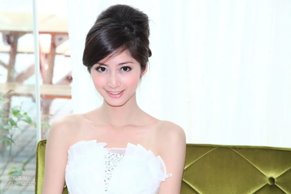 台灣氣質美女Emily《唯美白色婚紗》 寫真集 41