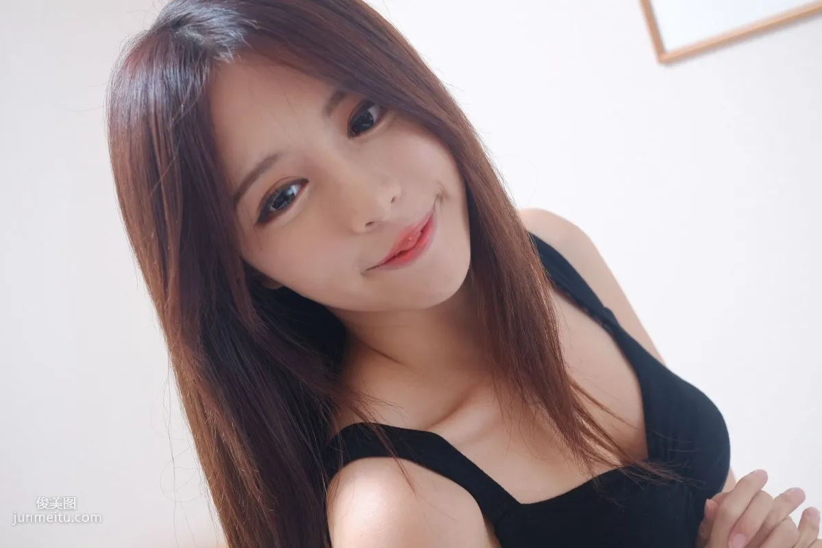 網紅嫩模張齊郡JULIE《甜美吊帶女神》寫真集 2