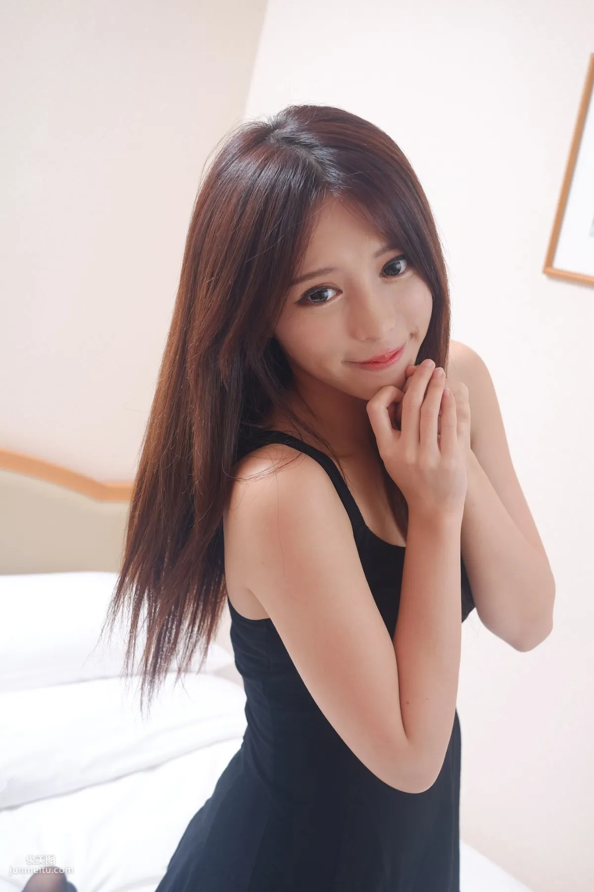 網紅嫩模張齊郡JULIE《甜美吊帶女神》寫真集 8