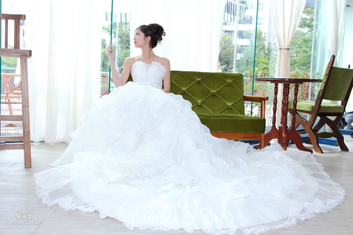 台灣氣質美女Emily《唯美白色婚紗》 寫真集 34