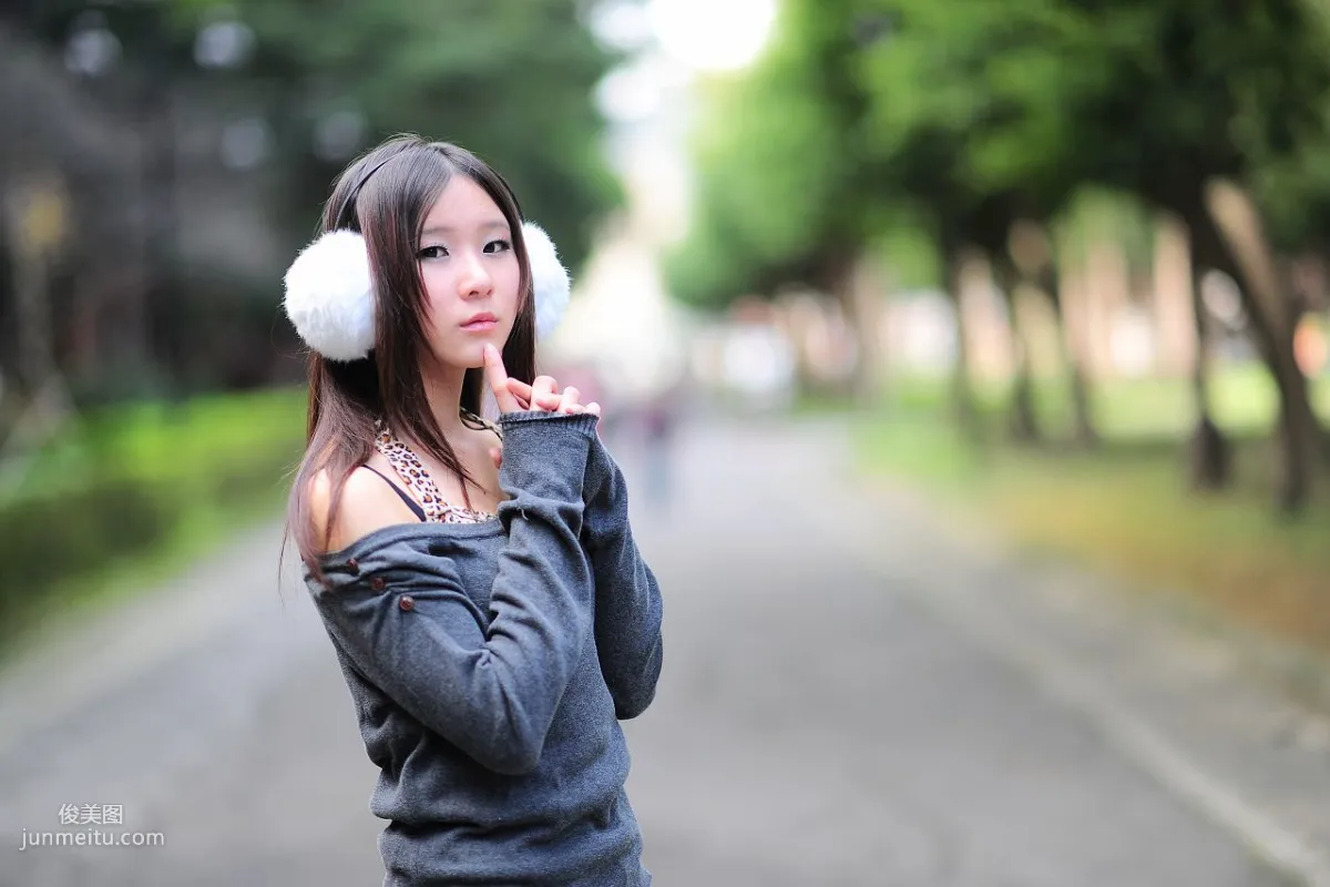 台灣黑絲芭比娃娃美女外拍寫真集 34