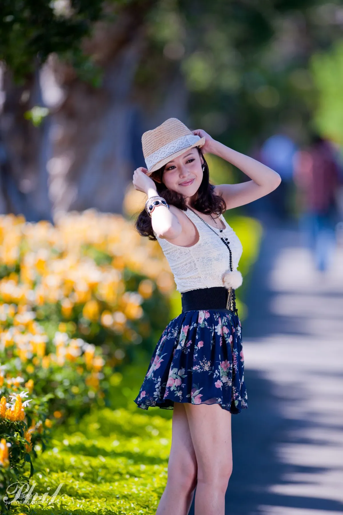 Beautyleg腿模Avy《連衣裙公園外拍》寫真集 3