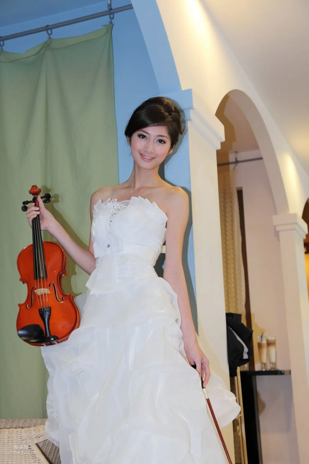 台灣氣質美女Emily《唯美白色婚紗》 寫真集 8