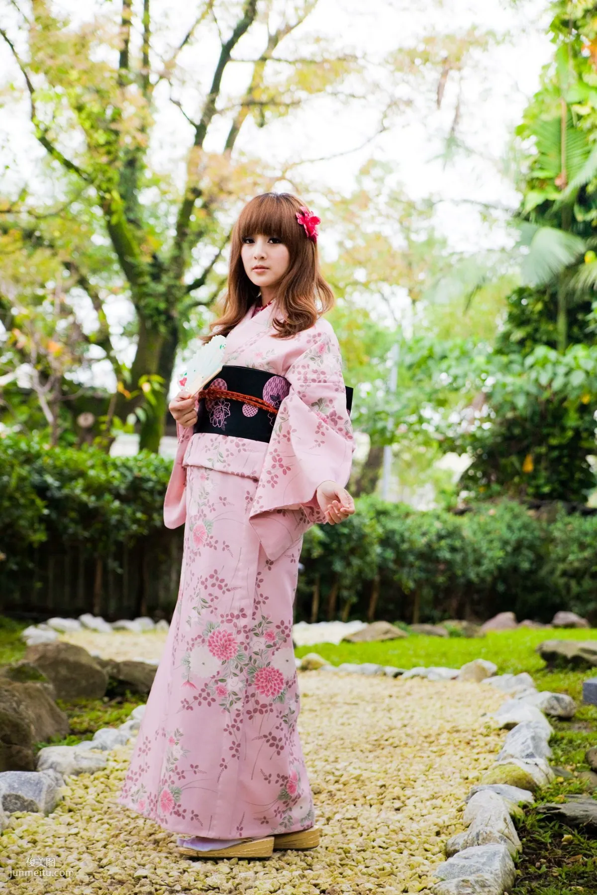果子、小品、兔兔(品果兔)《宜蘭和服遊拍》寫真集 1