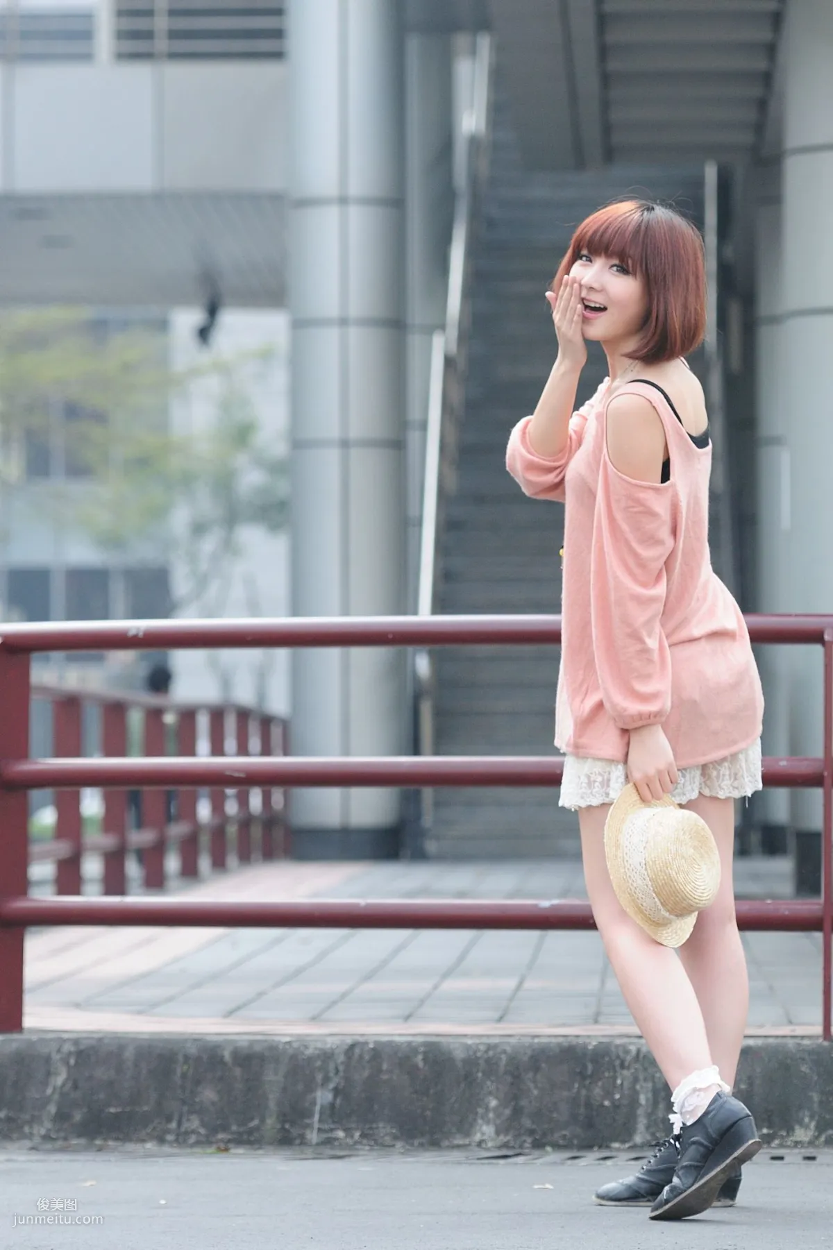 短發美女小豬patty《2組小清新街拍》寫真集 14