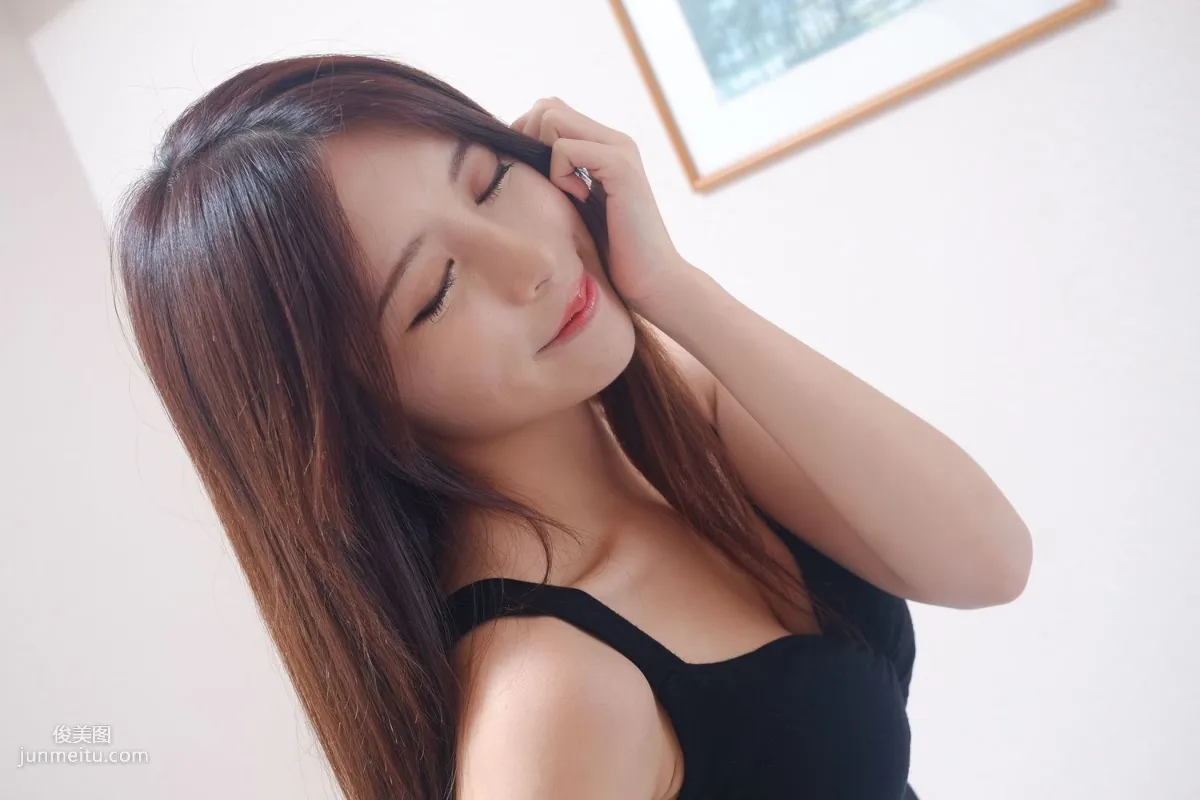 網紅嫩模張齊郡JULIE《甜美吊帶女神》寫真集 3