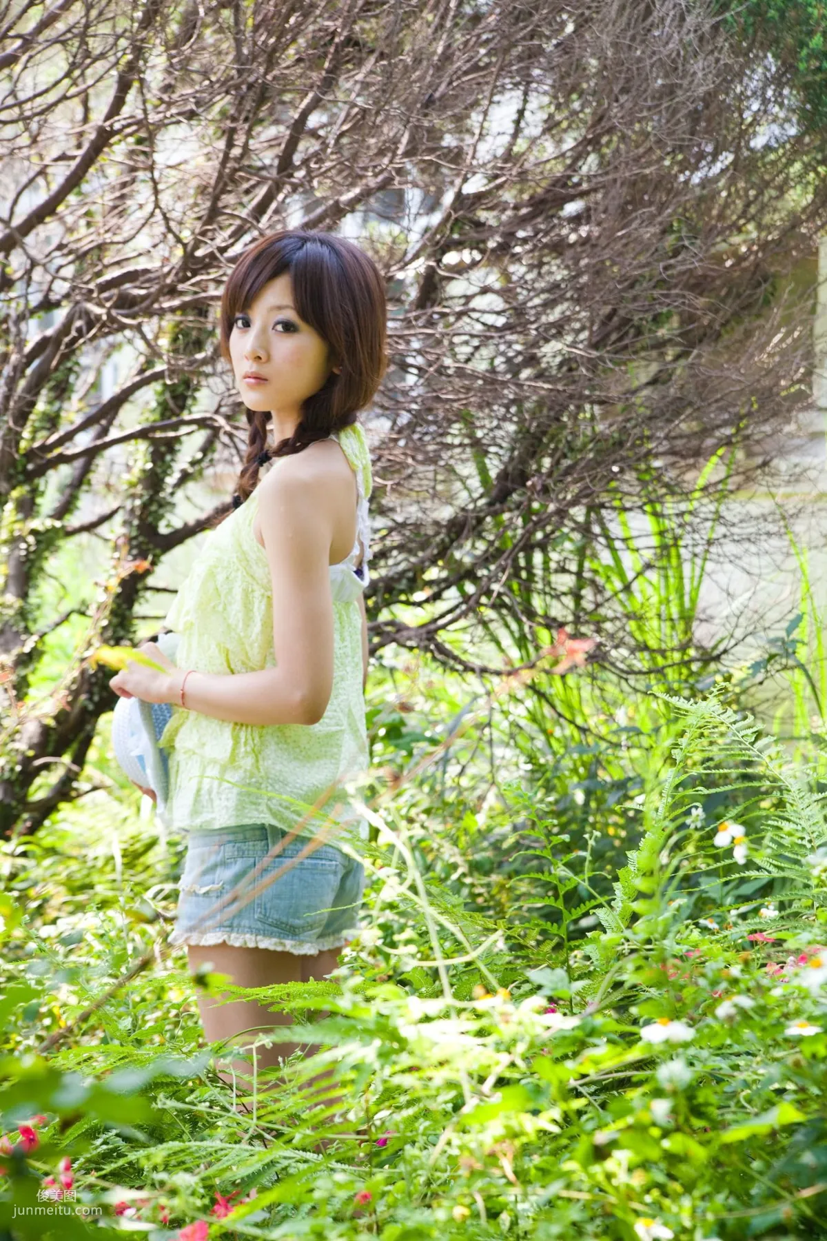 台灣美女果子MM《陽明山美軍宿舍外拍》第2部 寫真集 8